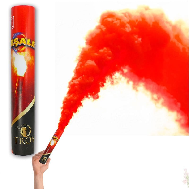 Kırmızı Meşale ile Evlilik Teklifine Romantik Dokunuş